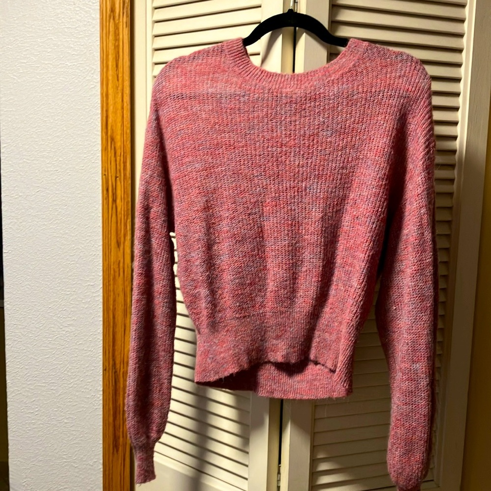 Pink cropped, puffy sleeves sweater